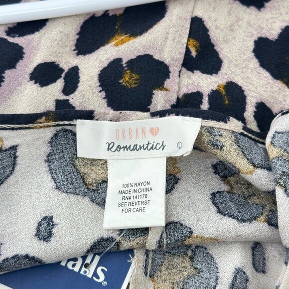 Urban Romantics Leopard Print Romper Jumsuit SZ L  Tie V Neck Flowing Silhouette - Picture 3 of 11